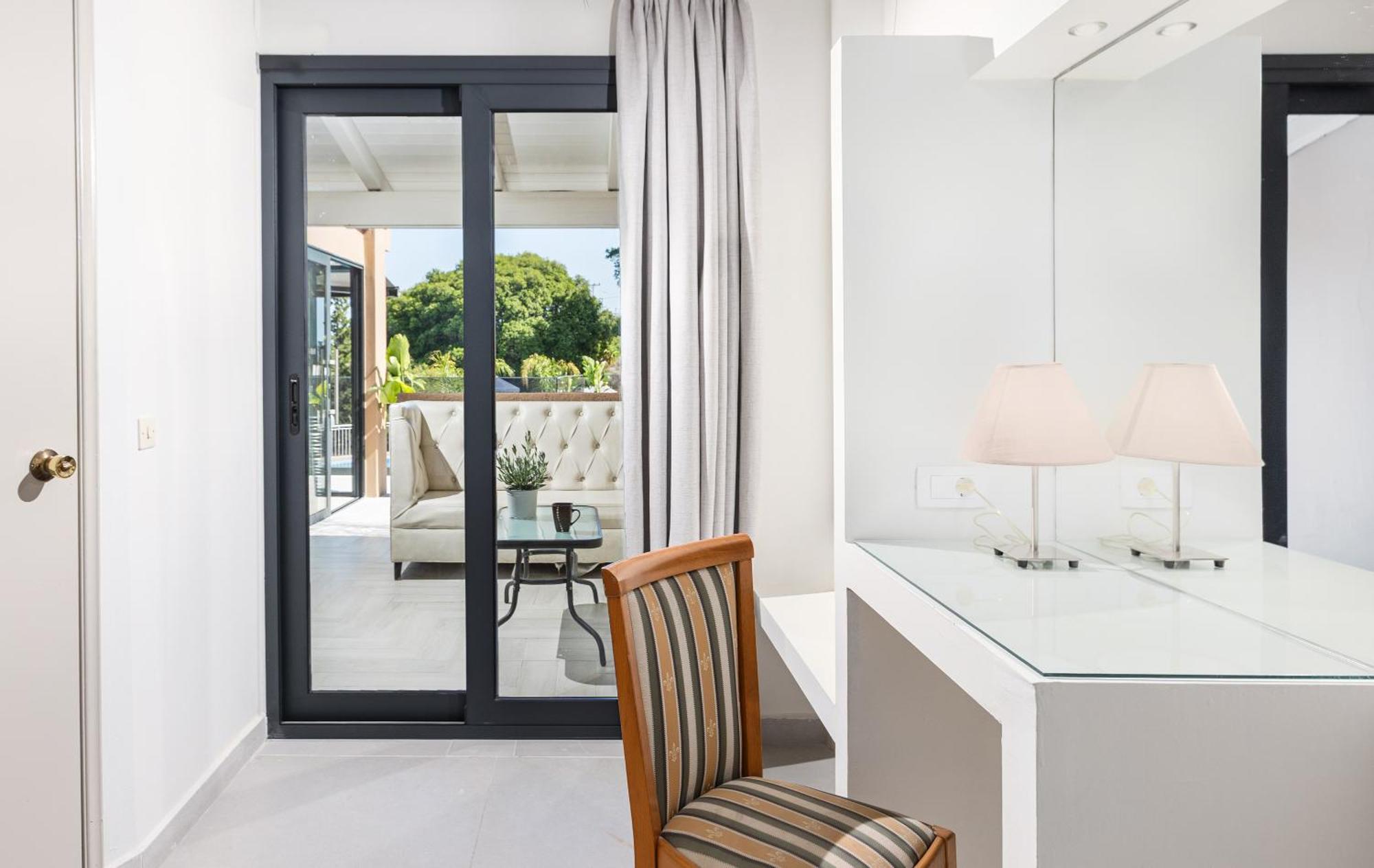 The "L" Suites & Apartments อาร์กอสโตลี ห้อง รูปภาพ